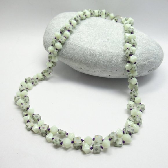 Hand knotted Uranium glass bead necklace - Picture 15 of 16